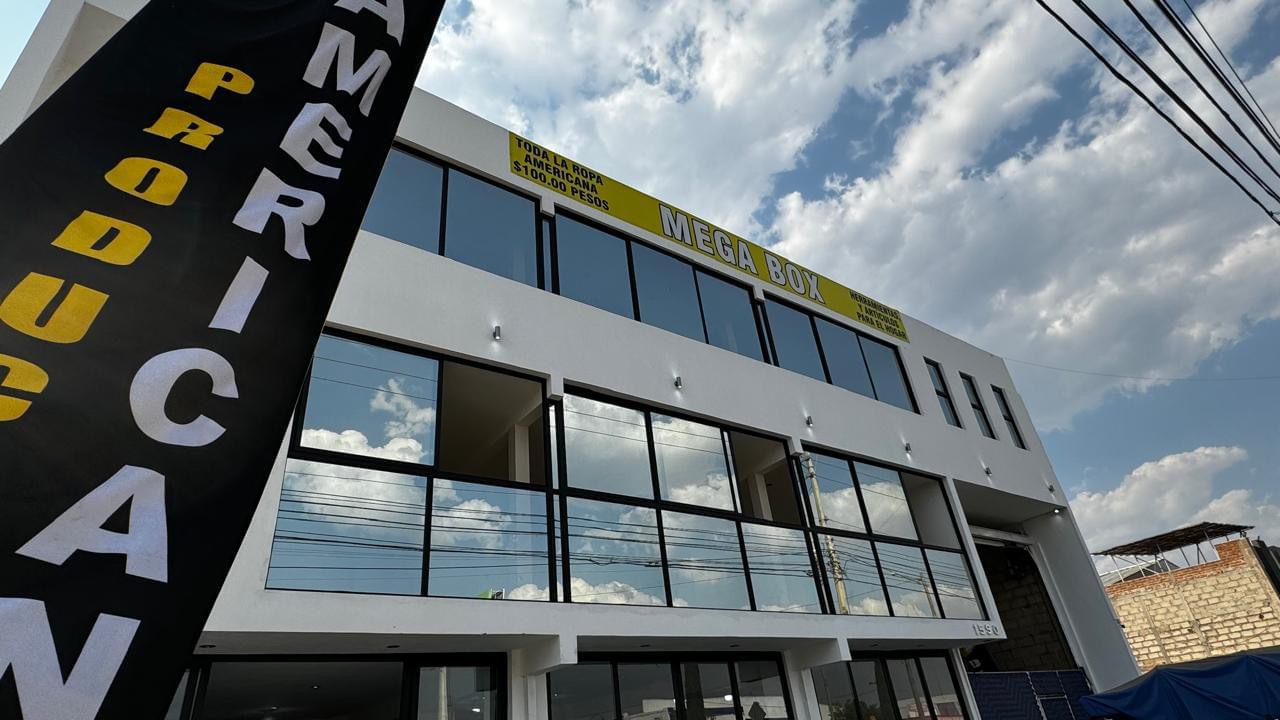 Fachada de Mega Box de los Altos