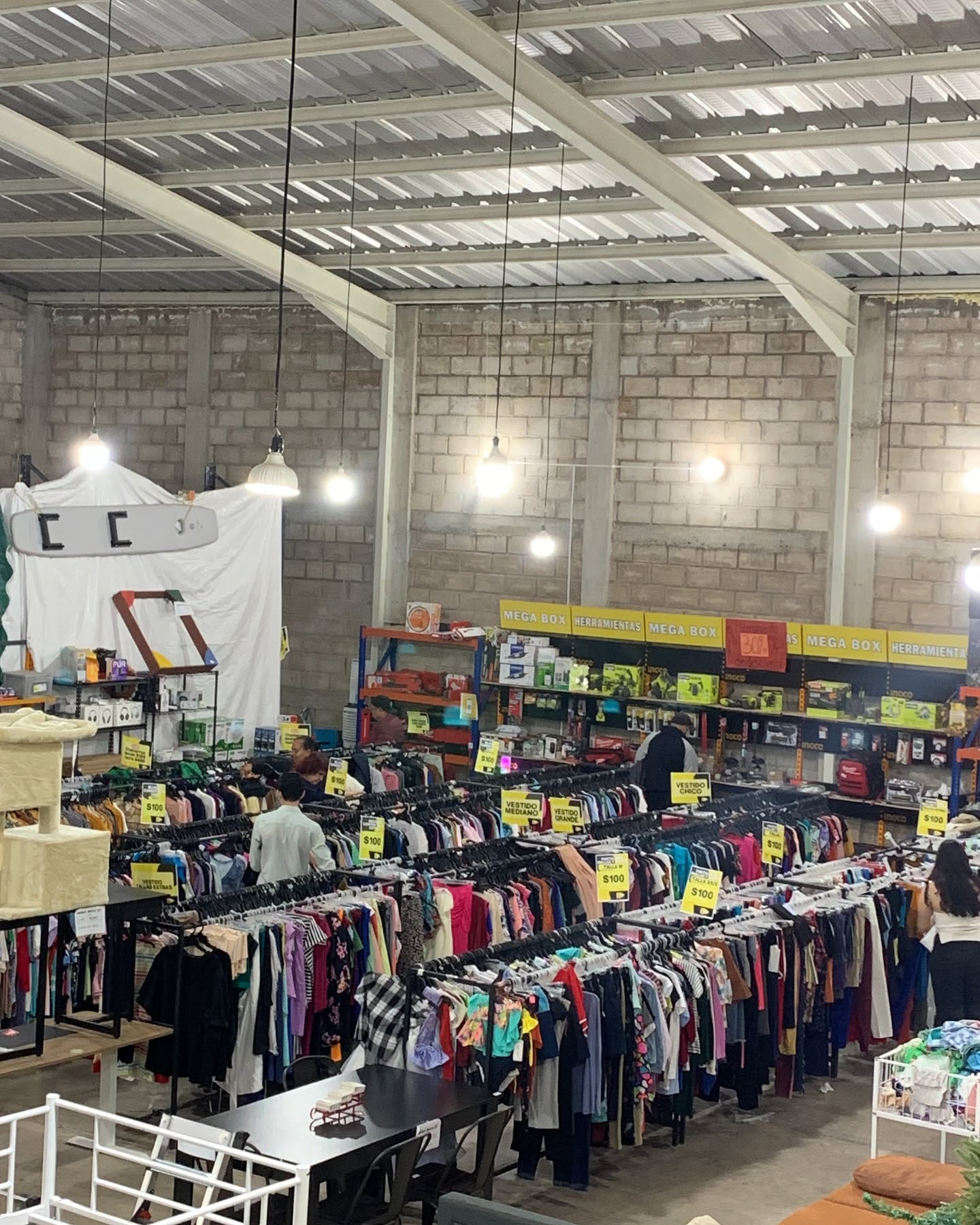 Interior tienda Tepatitlán